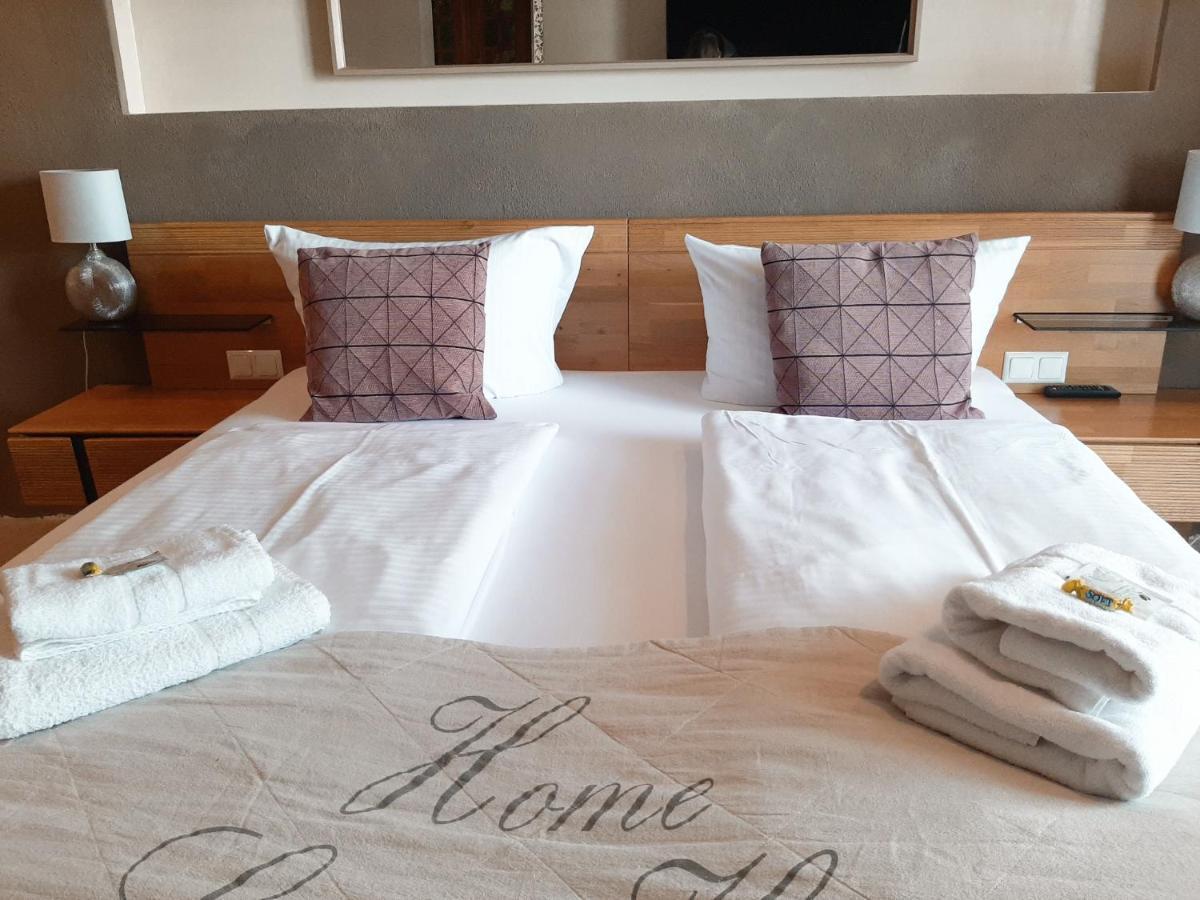 Das Maximilian - Feines Landhotel Am ชลีเอร์ซี ภายนอก รูปภาพ